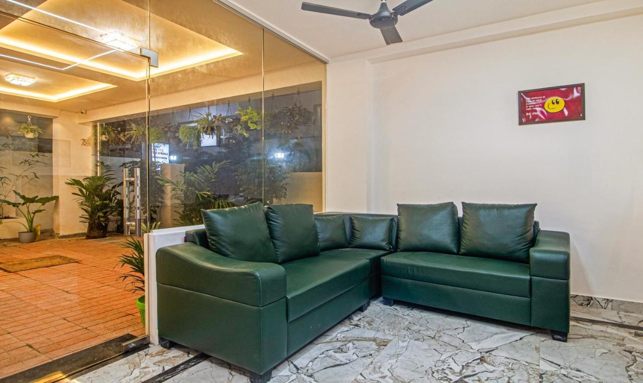 Hotel Treebo Navya The Park Hyderabad Esterno foto