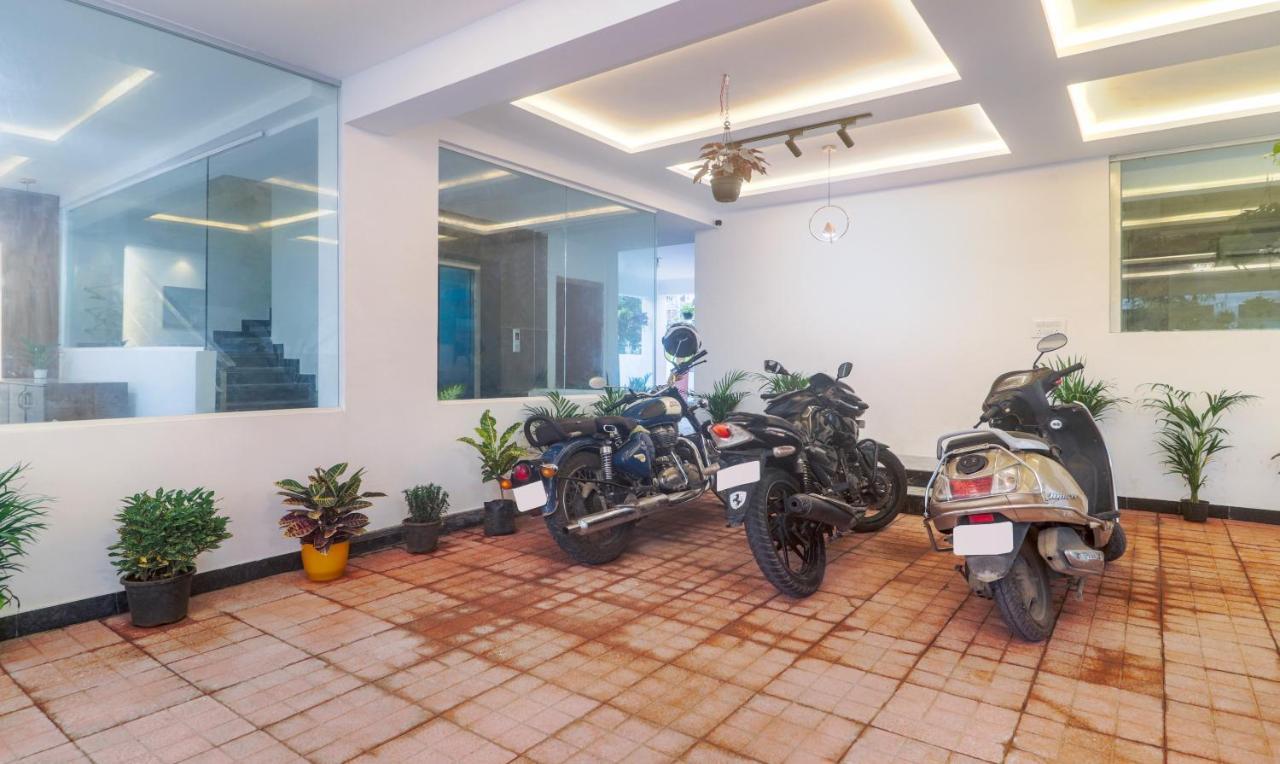 Hotel Treebo Navya The Park Hyderabad Esterno foto