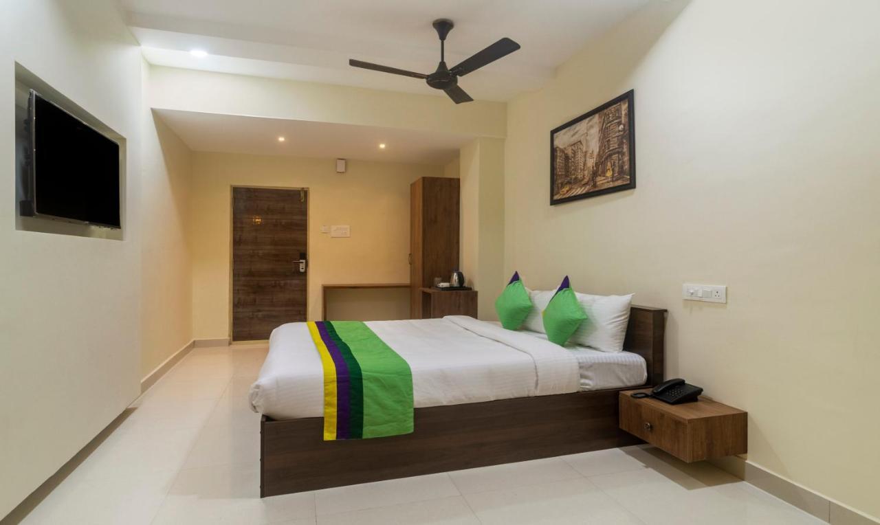 Hotel Treebo Navya The Park Hyderabad Esterno foto