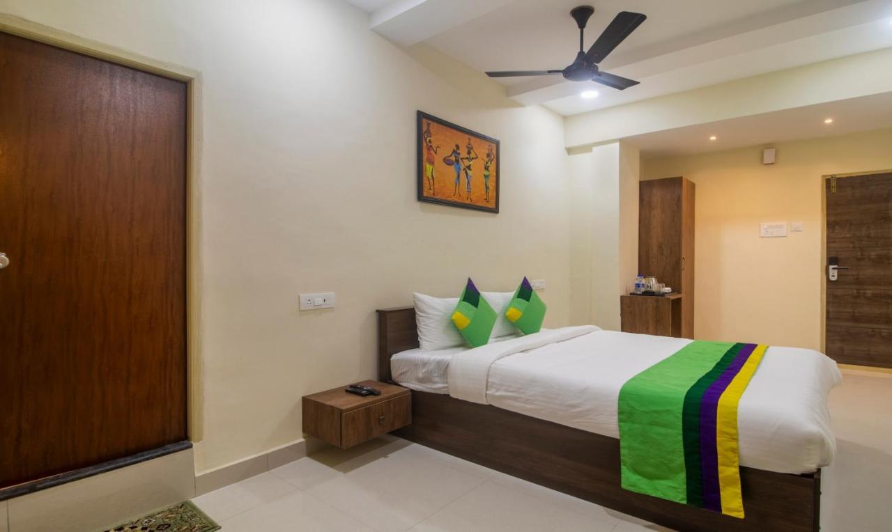 Hotel Treebo Navya The Park Hyderabad Esterno foto