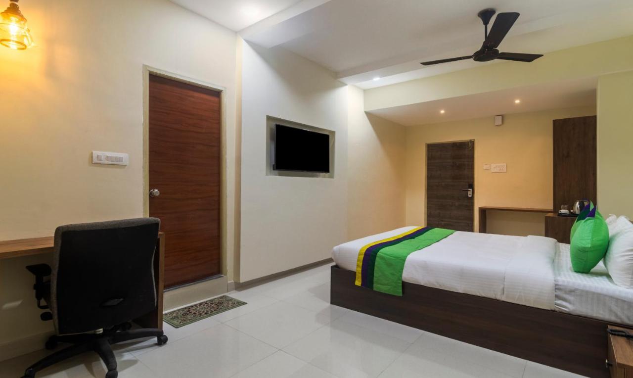 Hotel Treebo Navya The Park Hyderabad Esterno foto