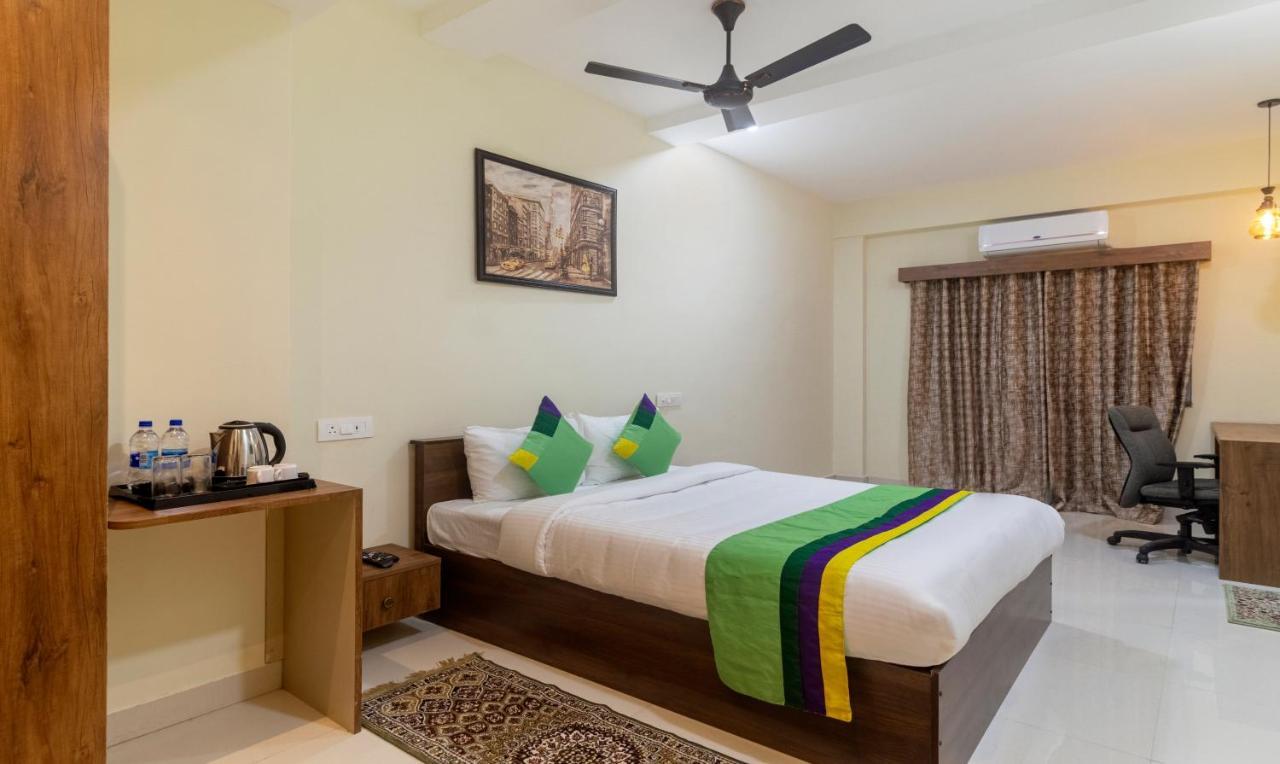 Hotel Treebo Navya The Park Hyderabad Esterno foto