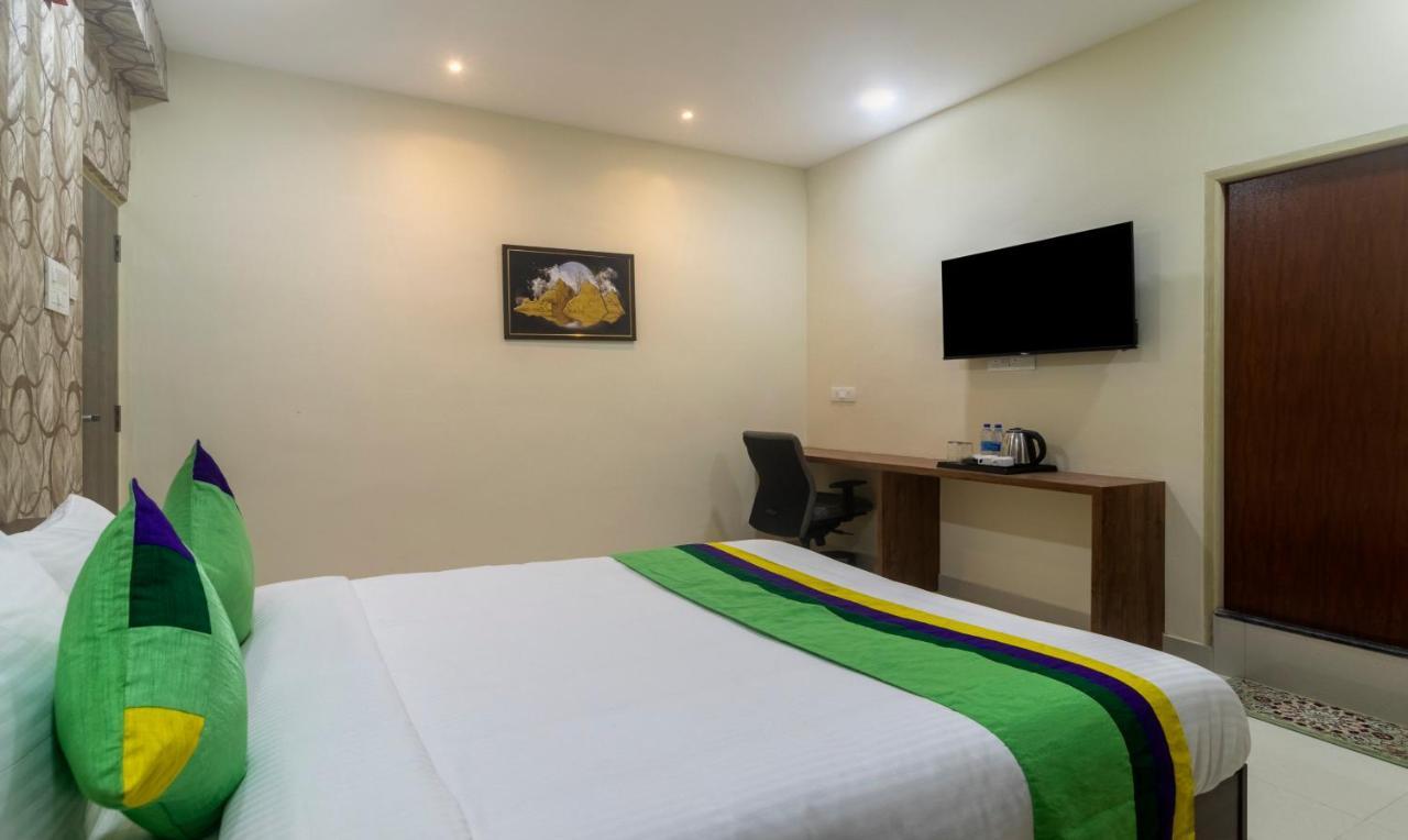 Hotel Treebo Navya The Park Hyderabad Esterno foto