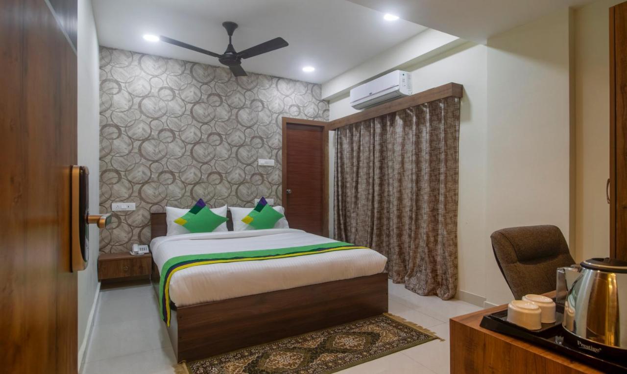 Hotel Treebo Navya The Park Hyderabad Esterno foto